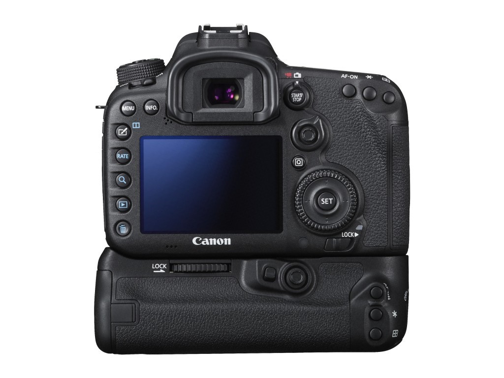 EOS 7D Mark II EF-S18-135 STM Battery grip Back