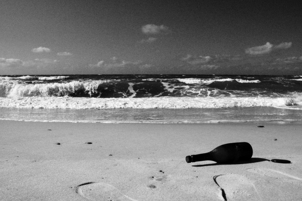 Landschaftsfotografie: bildkomposition strand und flaschenpost