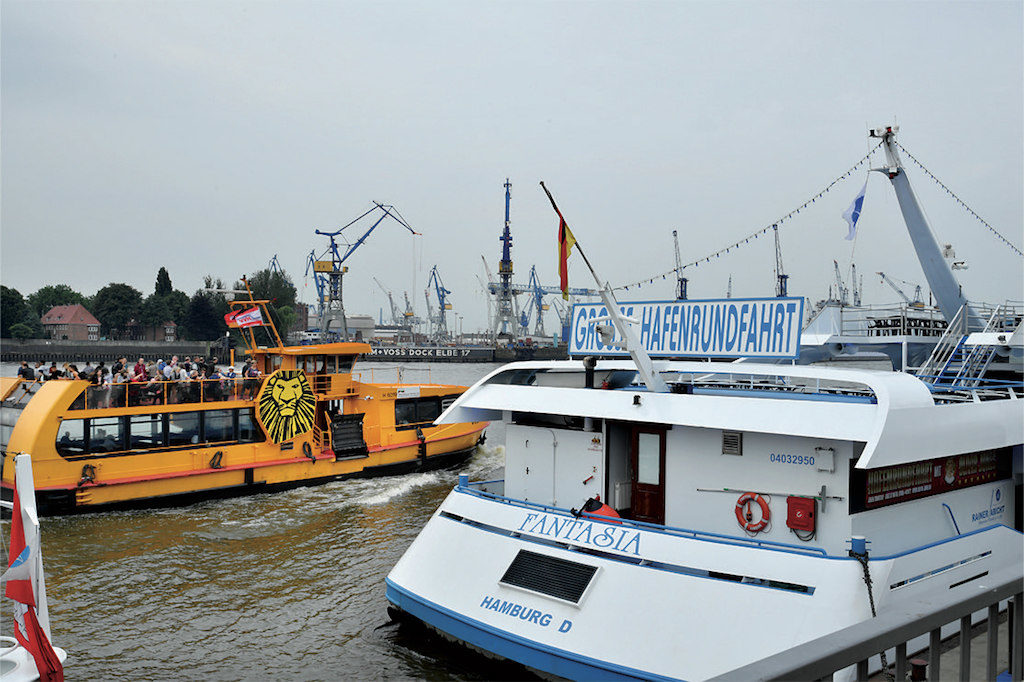 Schiffsverkehr in Hamburg