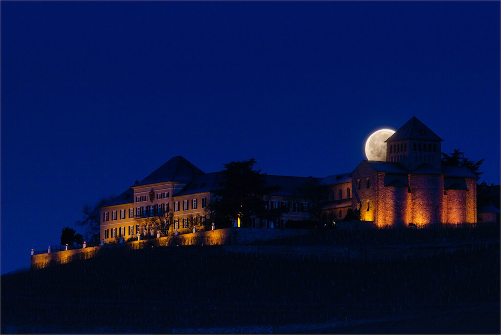 Schloss Johannisberg bei Vollmond 