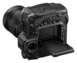 Nikon Z9 - Das Display ist vier Richtungen bis zu 90 Grad neigbar und zudem berührungssensitiv